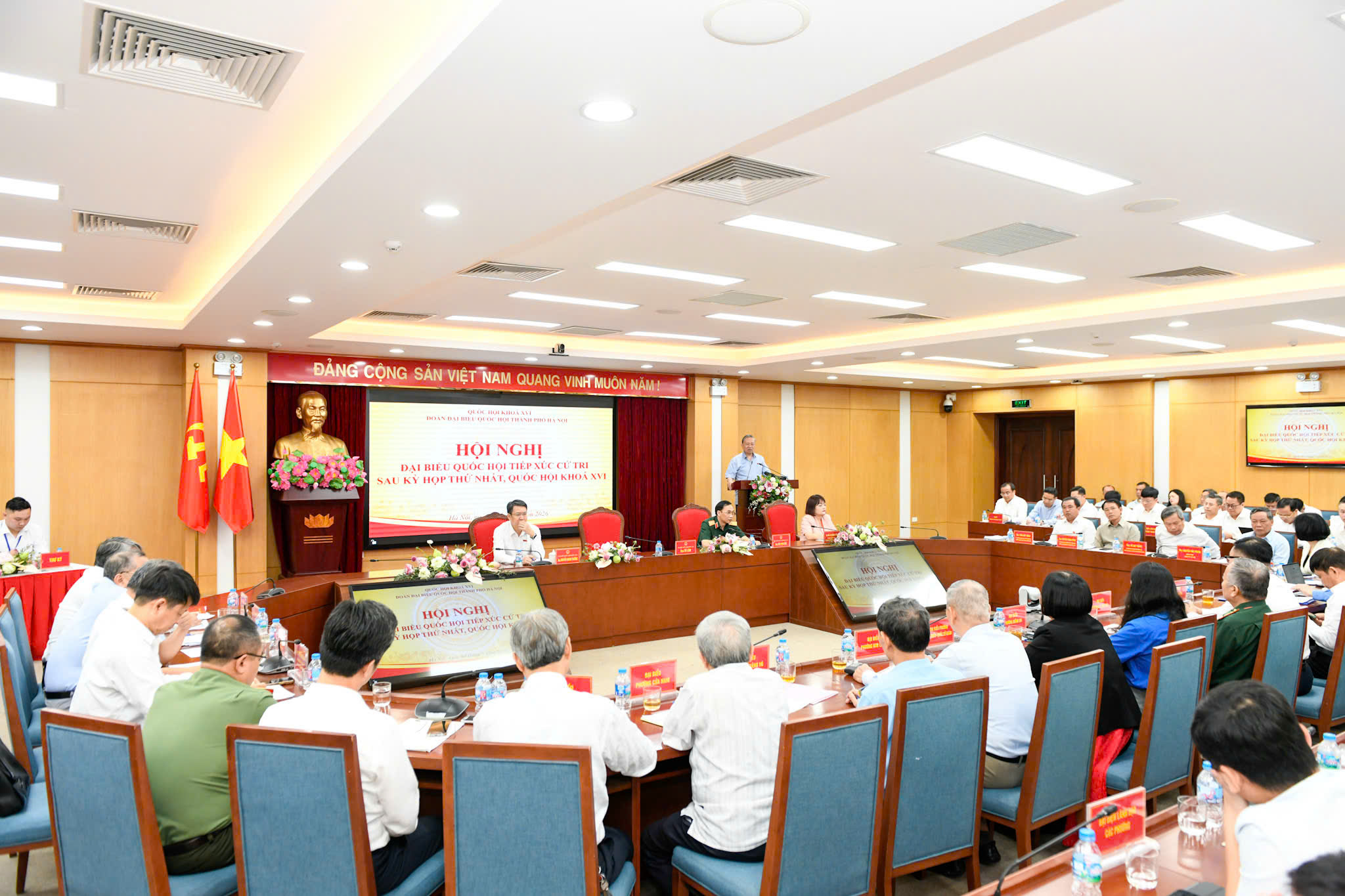 Tổng Bí thư, Chủ tịch nước Tô Lâm: Thi vào 10 còn căng thẳng hơn thi đại học - Ảnh 2.