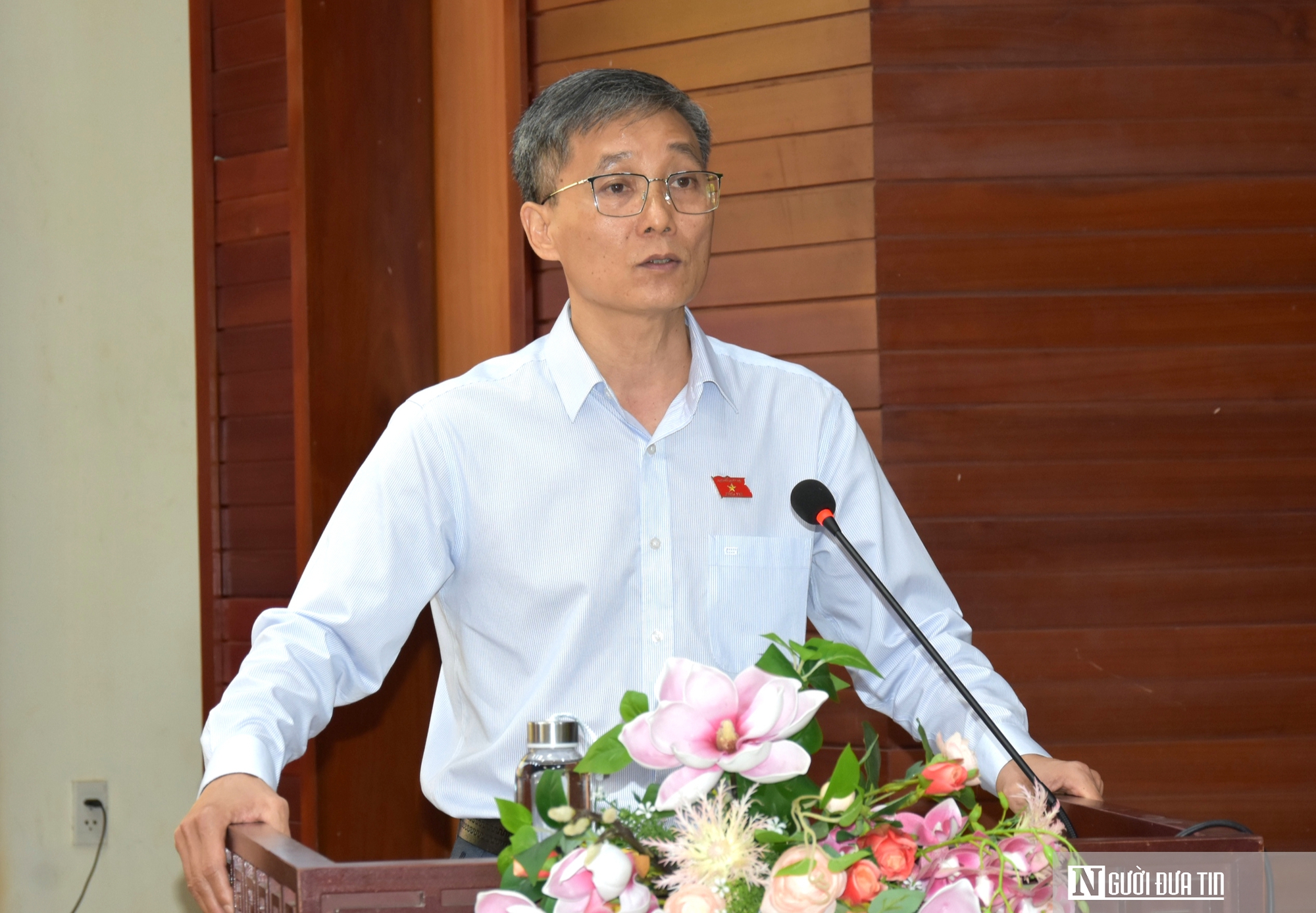 &Ocirc;ng Nguyễn Kh&aacute;nh Ngọc tiếp x&uacute;c cử tri tại phường Hội An - Ảnh 1.