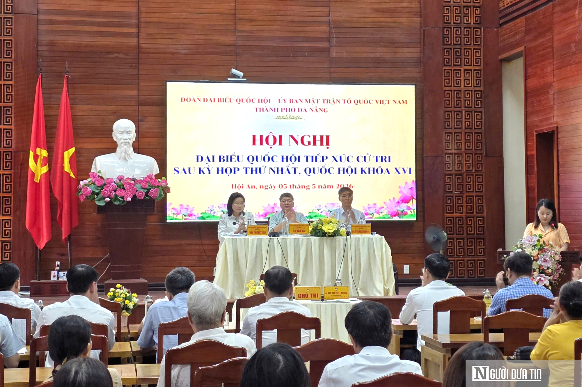 &Ocirc;ng Nguyễn Kh&aacute;nh Ngọc tiếp x&uacute;c cử tri tại phường Hội An - Ảnh 2.