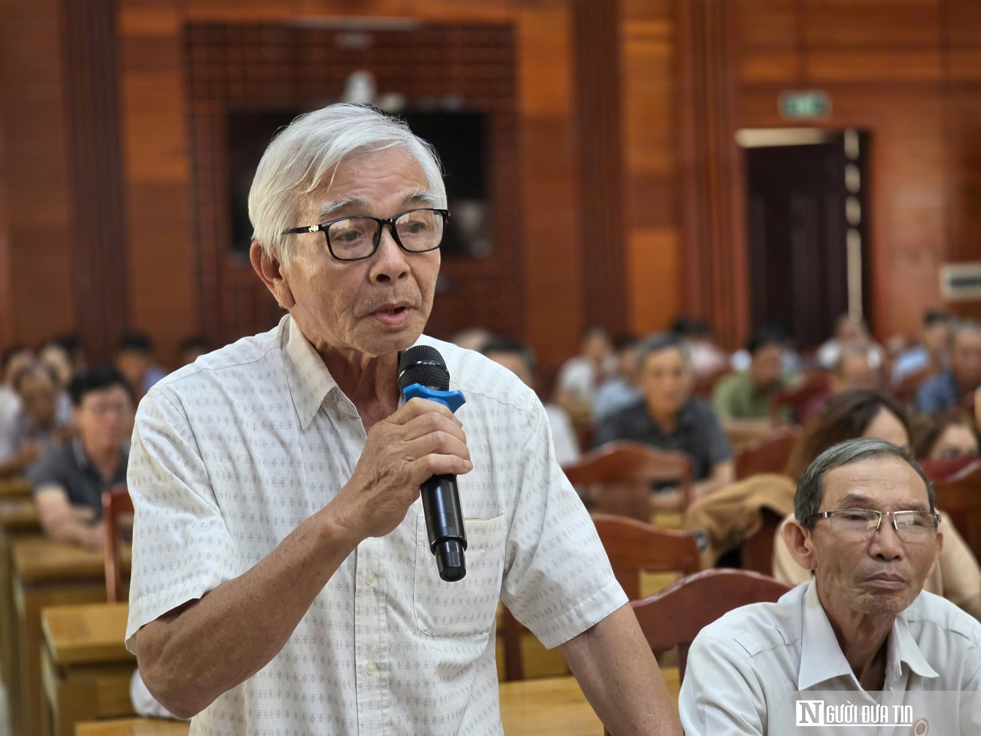 &Ocirc;ng Nguyễn Kh&aacute;nh Ngọc tiếp x&uacute;c cử tri tại phường Hội An - Ảnh 4.