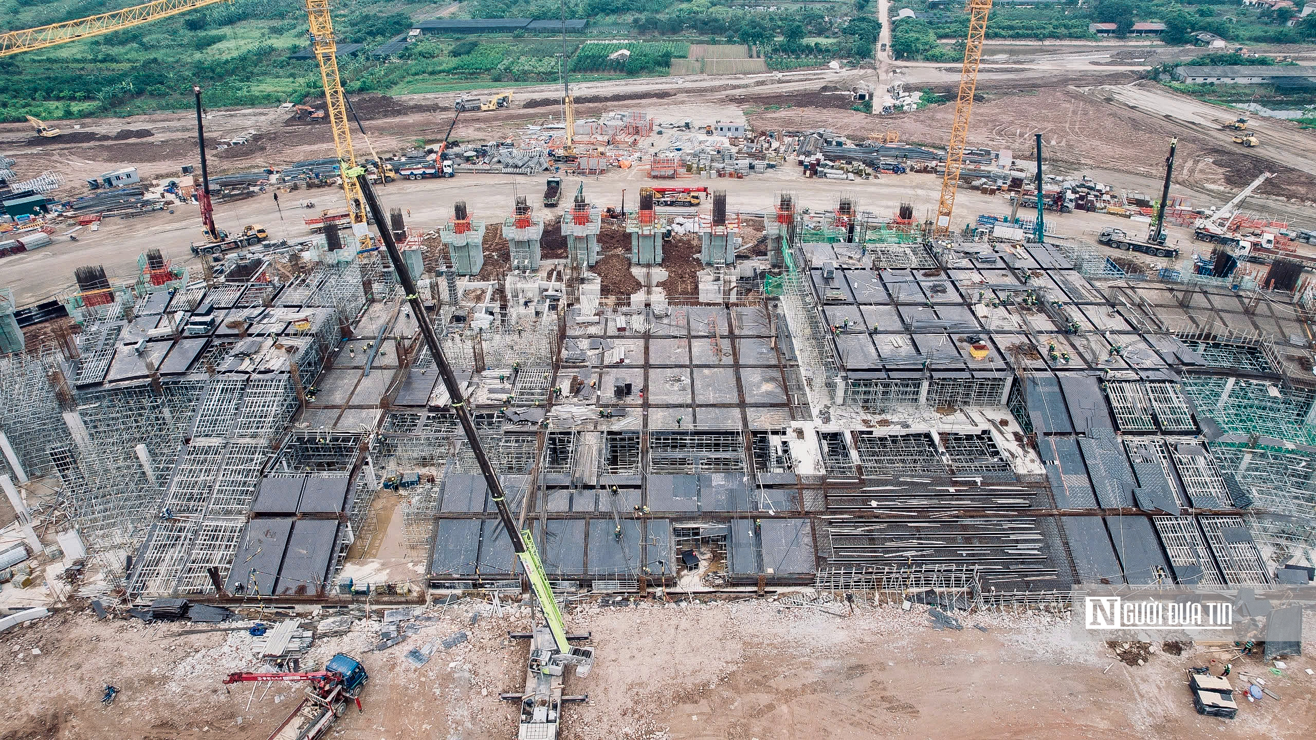 C&ocirc;ng trường s&acirc;n vận động 60.000 chỗ tại Hưng Y&ecirc;n rực s&aacute;ng trong đ&ecirc;m- Ảnh 7.