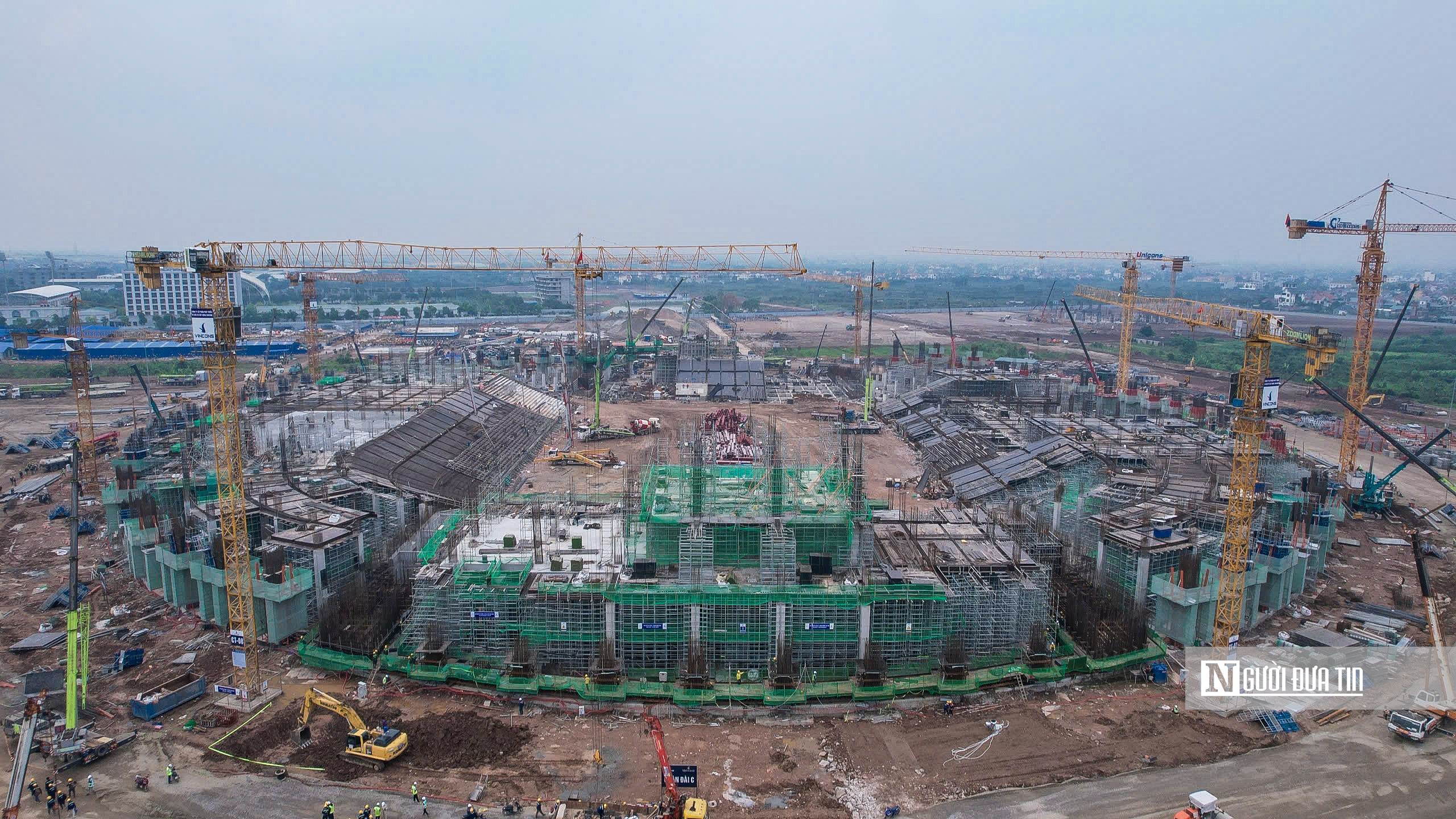 C&ocirc;ng trường s&acirc;n vận động 60.000 chỗ tại Hưng Y&ecirc;n rực s&aacute;ng trong đ&ecirc;m- Ảnh 5.