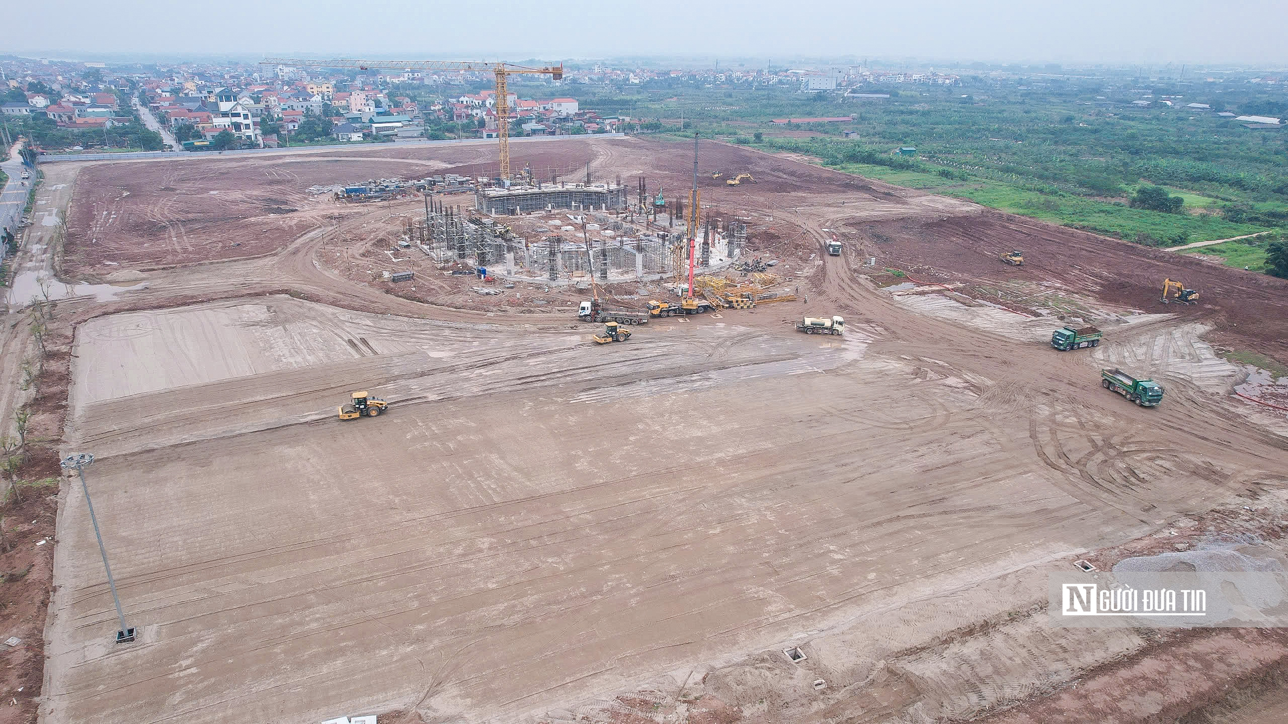 C&ocirc;ng trường s&acirc;n vận động 60.000 chỗ tại Hưng Y&ecirc;n rực s&aacute;ng trong đ&ecirc;m- Ảnh 12.