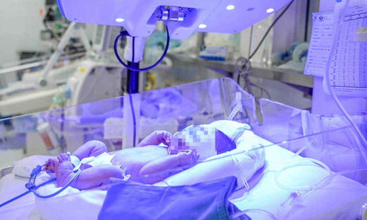Bé sơ sinh 4 ngày tuổi mang nhóm máu “cực hiếm” lần đầu ghi nhận - Ảnh 1.