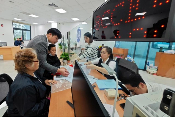 Tin vui cho c&aacute;n bộ, c&ocirc;ng chức: Từ 1/7, mức lương cơ sở cao nhất c&oacute; thể nhận hơn 20 triệu đồng/th&aacute;ng - Ảnh 1.