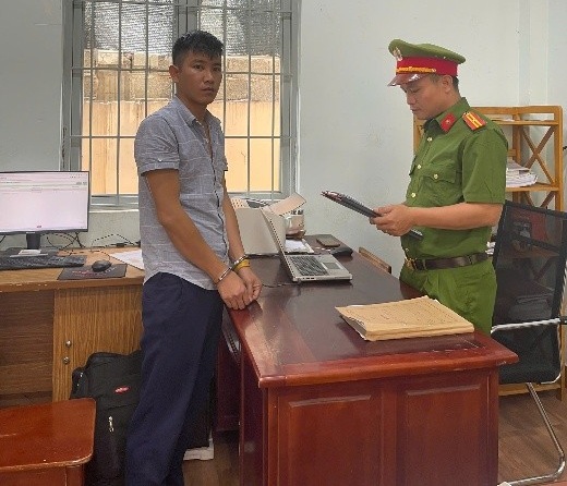 Bắt người đ&agrave;n &ocirc;ng lừa đảo b&aacute;n đất ở L&acirc;m Đồng chiếm đoạt 200 triệu đồng - Ảnh 1.