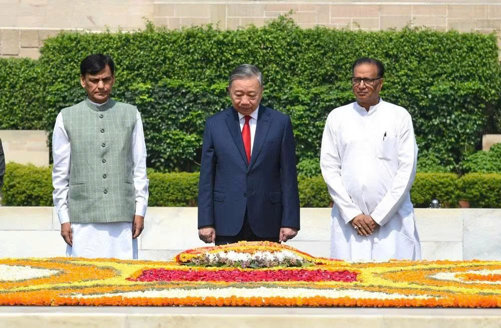 Tổng Bí thư, Chủ tịch nước Tô Lâm tưởng niệm lãnh tụ Mahatma Gandhi- Ảnh 1.