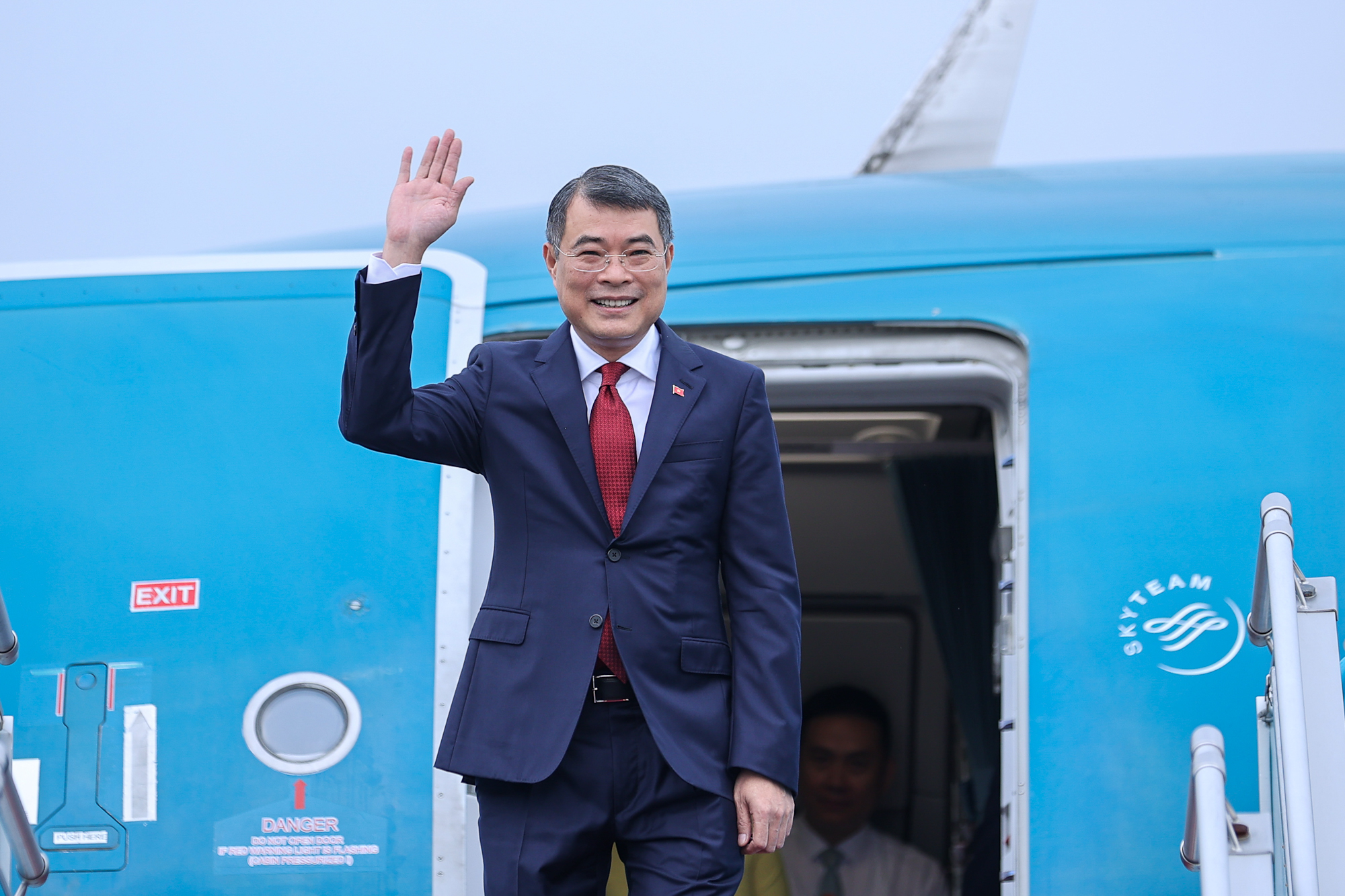 Thủ tướng Lê Minh Hưng lên đường tham dự Hội nghị Cấp cao ASEAN- Ảnh 1.