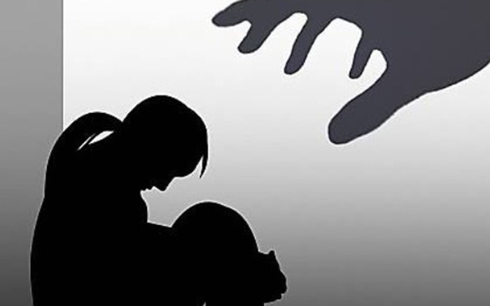 Từ vụ 2 bé bị mẹ ruột bạo hành nguy kịch và tử vong: Ai bảo vệ trẻ em trong chính ngôi nhà của mình? - Ảnh 2.