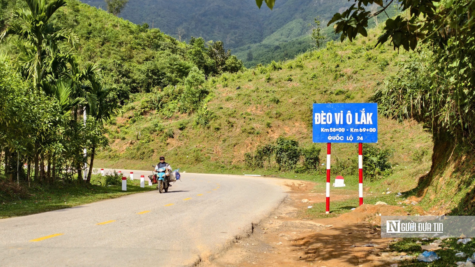 Cảnh b&aacute;o nguy hiểm khi lưu th&ocirc;ng qua &ldquo;n&uacute;t thắt&rdquo; hiểm trở tr&ecirc;n Quốc lộ 24- Ảnh 2.
