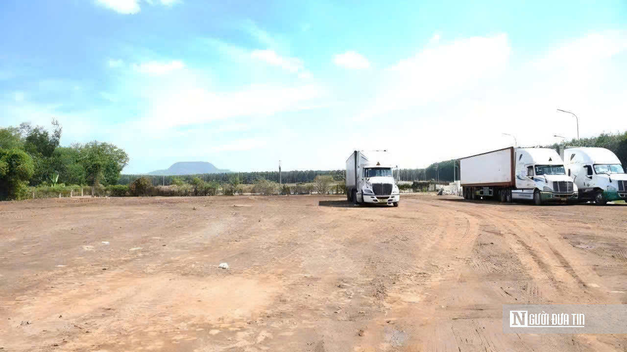 H&agrave;ng ng&agrave;n container sầu ri&ecirc;ng đổ về Dầu Gi&acirc;y: T&agrave;i xế vật vờ chờ kiểm định, người d&acirc;n than trời v&igrave; &ugrave;n tắc - Ảnh 10.