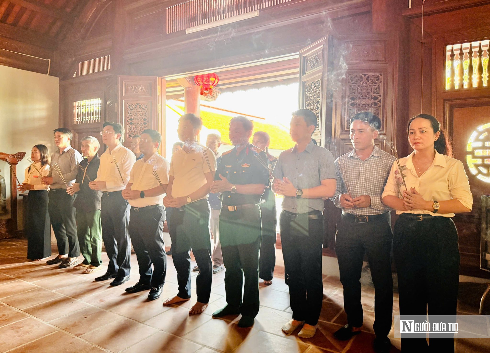 Thăm nh&agrave; tưởng niệm người anh h&ugrave;ng &ldquo;lấy th&acirc;n m&igrave;nh lấp lỗ ch&acirc;u mai&rdquo; - Ảnh 1.