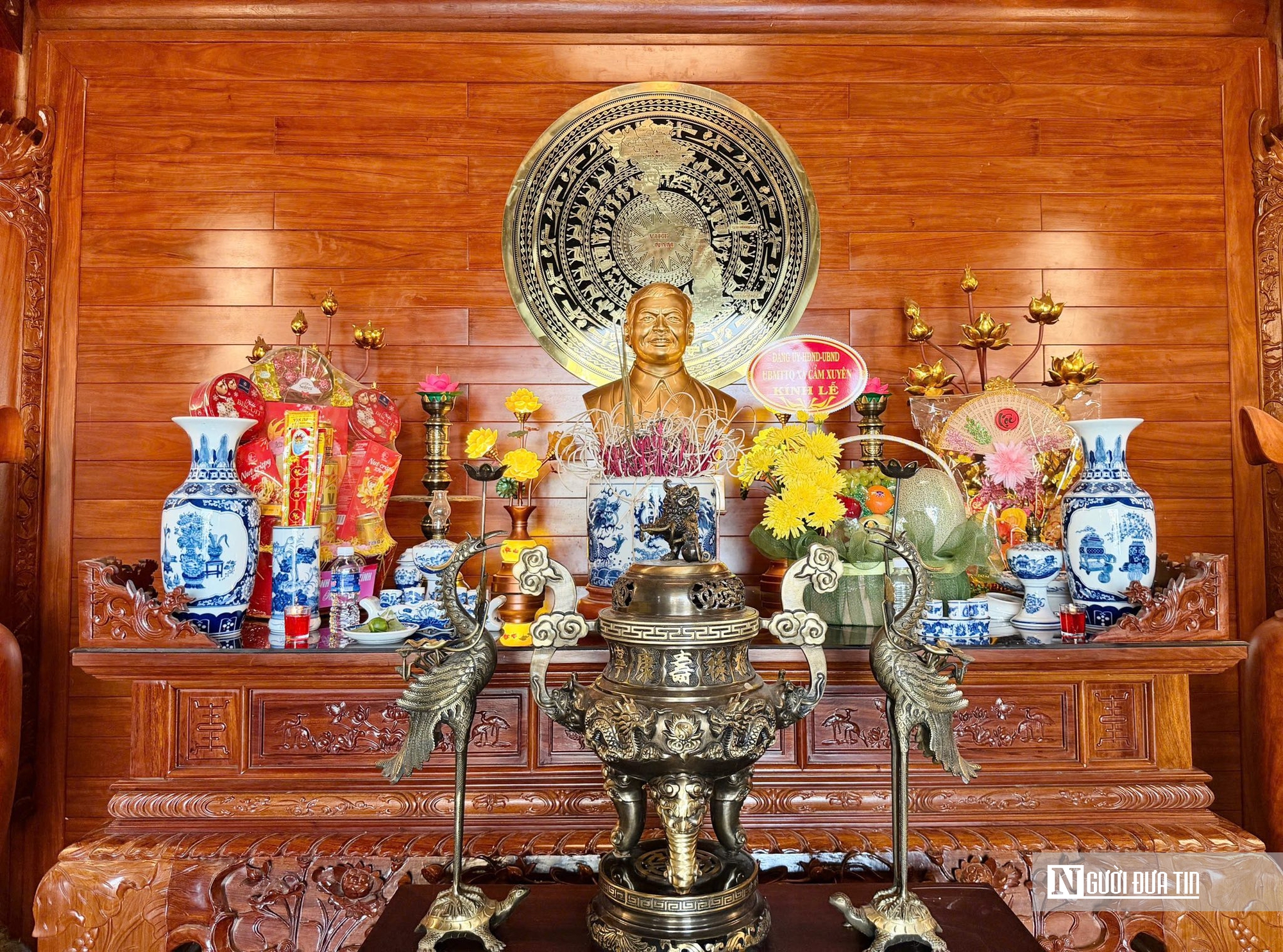 Thăm nh&agrave; tưởng niệm người anh h&ugrave;ng &ldquo;lấy th&acirc;n m&igrave;nh lấp lỗ ch&acirc;u mai&rdquo; - Ảnh 2.