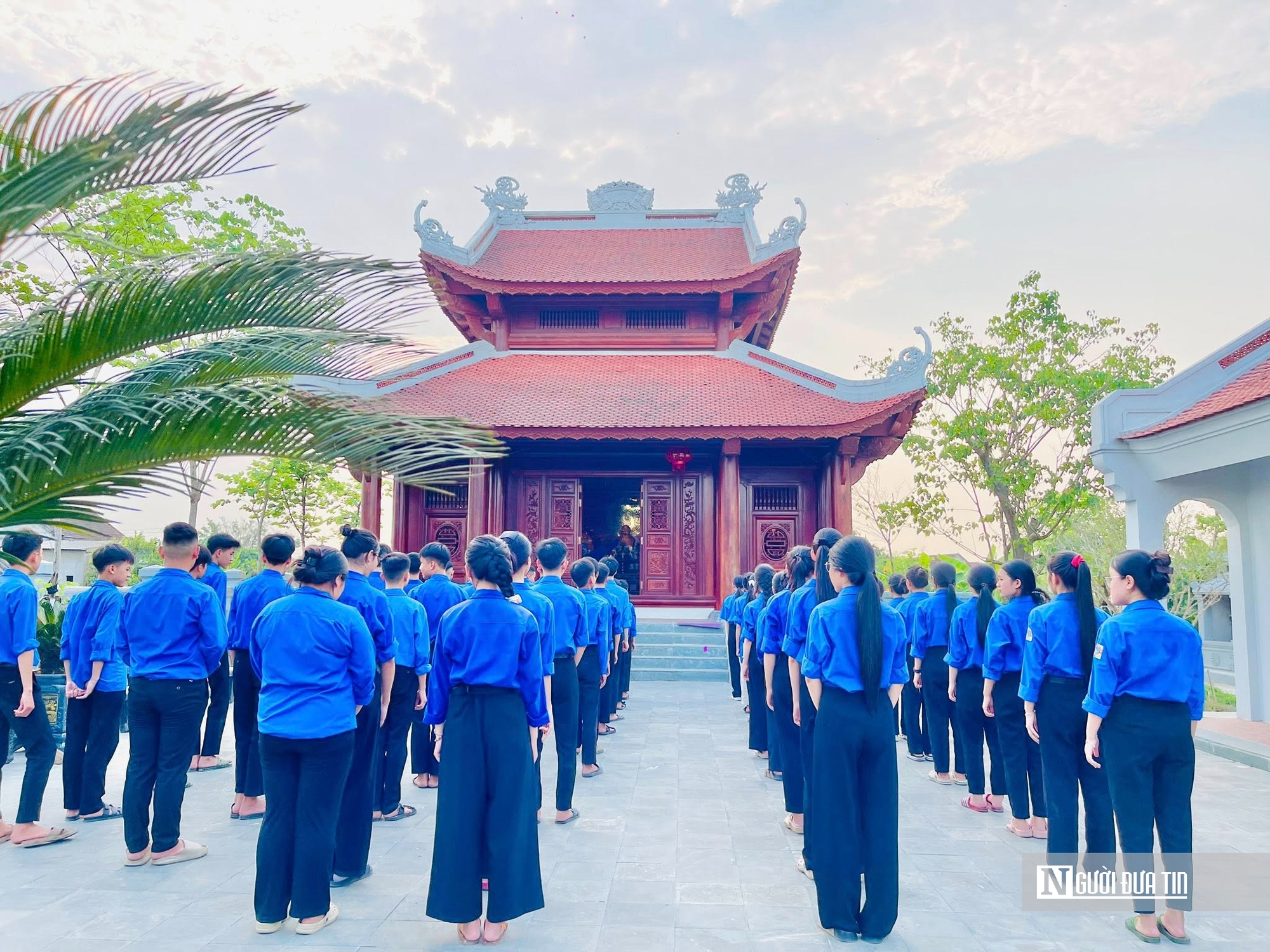 Thăm nh&agrave; tưởng niệm người anh h&ugrave;ng &ldquo;lấy th&acirc;n m&igrave;nh lấp lỗ ch&acirc;u mai&rdquo; - Ảnh 8.