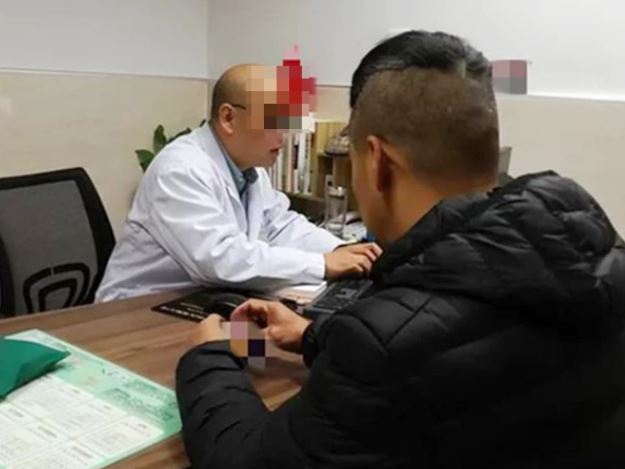 Người đ&agrave;n &ocirc;ng trẻ thận như cụ &ocirc;ng 80 tuổi v&igrave; th&oacute;i quen ăn tối "cực hại" - Ảnh 1.