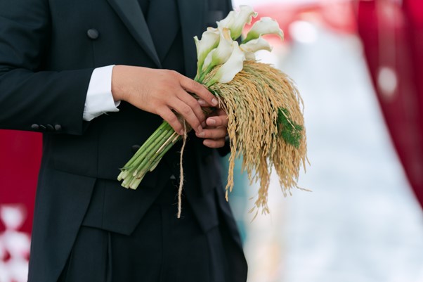 Bó hoa cưới độc lạ của cô dâu miền Tây gây sốt cõi mạng - Ảnh 2.