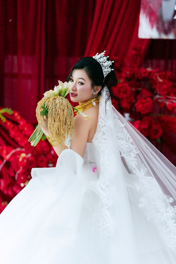B&oacute; hoa cưới độc lạ của c&ocirc; d&acirc;u miền T&acirc;y g&acirc;y sốt c&otilde;i mạng - Ảnh 1.