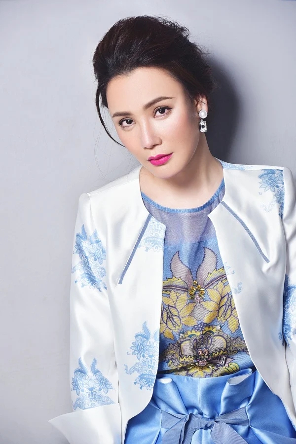 Hồ Quỳnh Hương trở lại: 