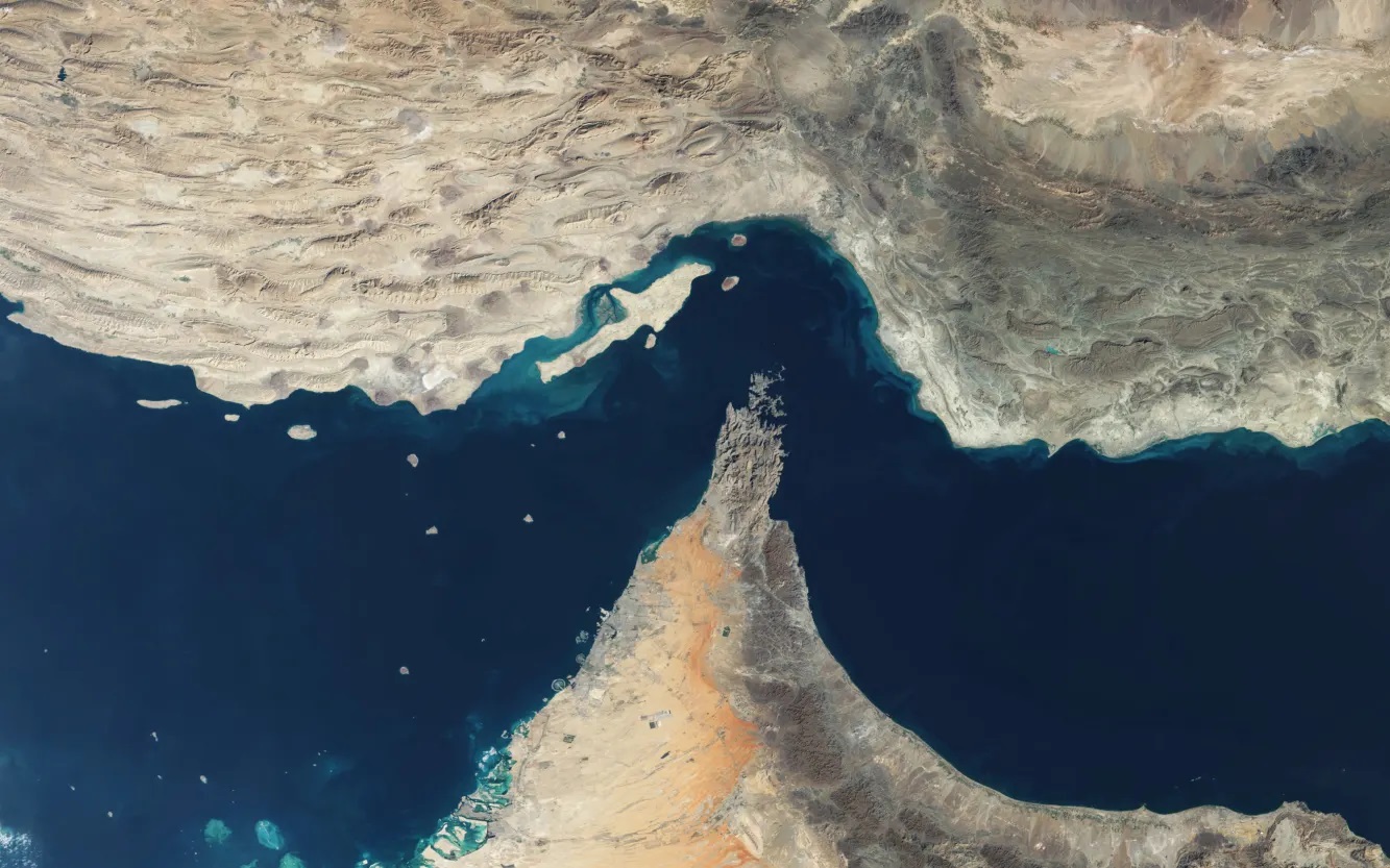 Mỹ - Iran nổ súng làm lung lay lệnh ngừng bắn mong manh, giá dầu tăng trở lại - Ảnh 2.