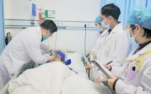 Nam sinh 15 tuổi mắc gan nhiễm mỡ nặng vì ăn gà rán, uống trà sữa