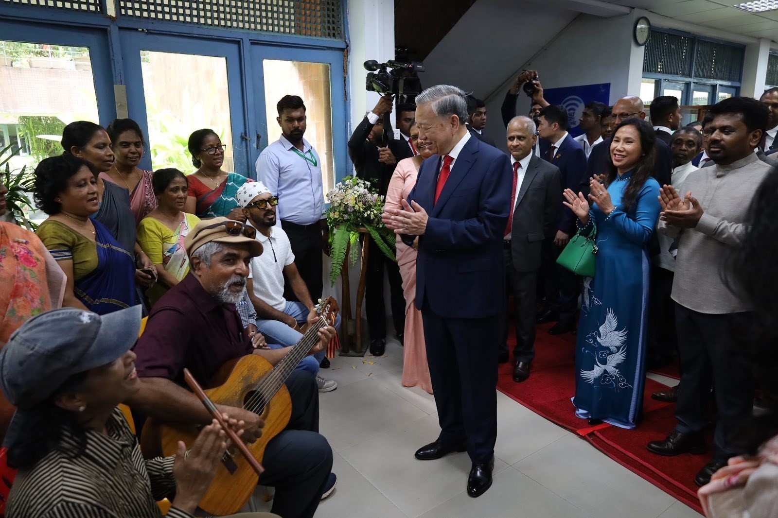 Tổng Bí thư, Chủ tịch nước Tô Lâm tưởng niệm Chủ tịch Hồ Chí Minh tại Sri Lanka- Ảnh 2.