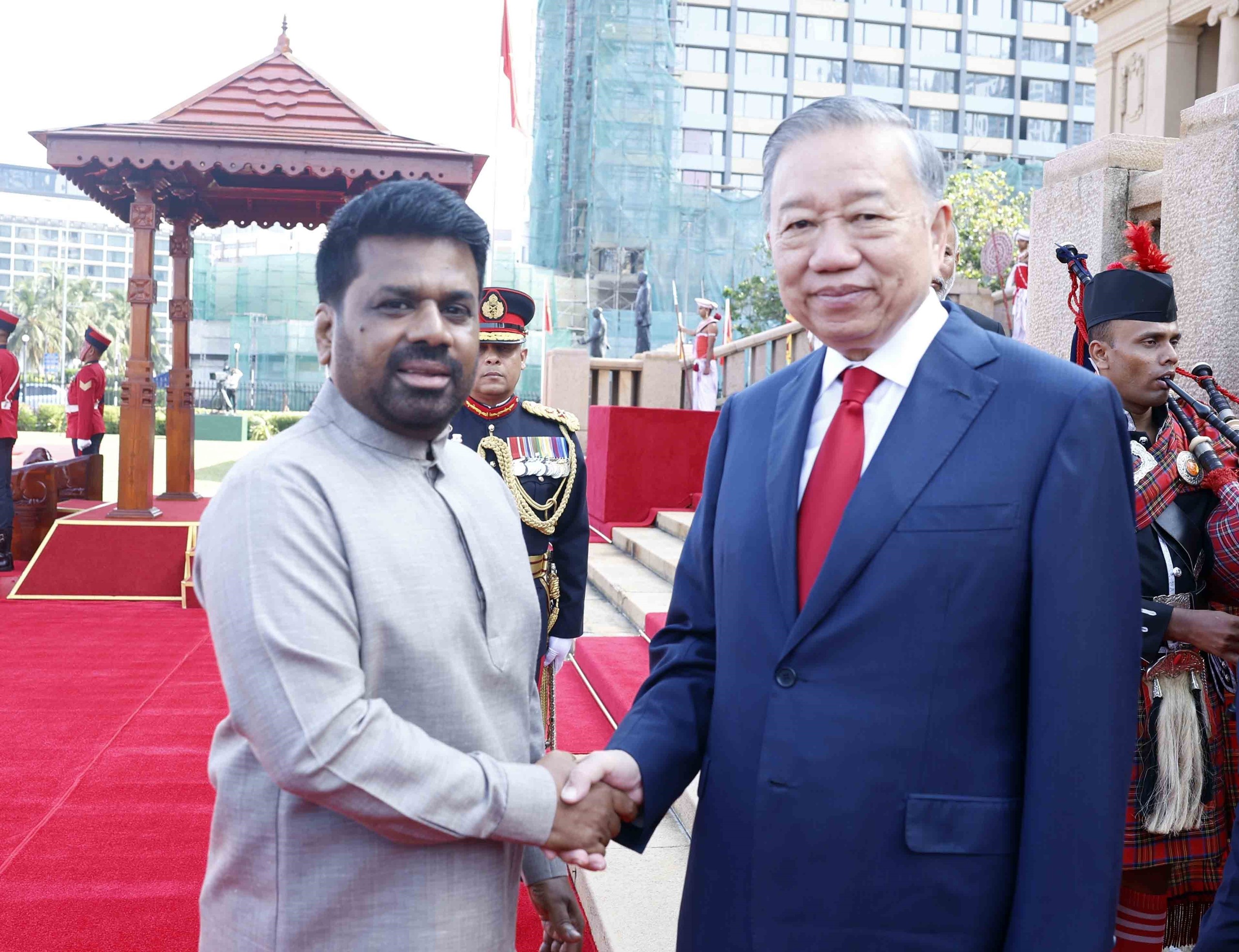 Sri Lanka bắn 21 loạt đại b&aacute;c ch&agrave;o mừng Tổng B&iacute; thư, Chủ tịch nước T&ocirc; L&acirc;m - Ảnh 1.