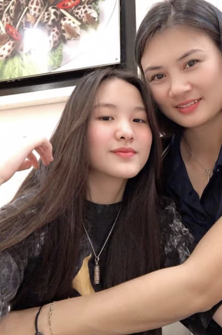 Con gái cựu Hoa khôi bóng chuyền Kim Huệ: Tuổi 18 cao gần 1m70, nhan sắc nổi bật như hoa hậu- Ảnh 3. Con gái cựu Hoa khôi bóng chuyền Kim Huệ: Tuổi 18 cao gần 1m70, nhan sắc nổi bật như hoa hậu- Ảnh 3.