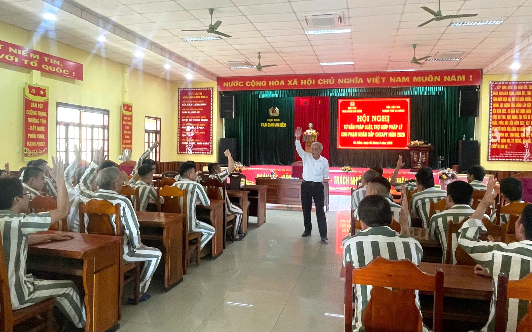 Tư vấn pháp luật cho phạm nhân sắp tái hòa nhập cộng đồng tại Đà Nẵng