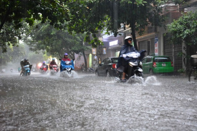Dự báo thời tiết 10/5: Miền Bắc liên tiếp đón không khí lạnh, mưa dông dồn dập kéo dài - Ảnh 1.