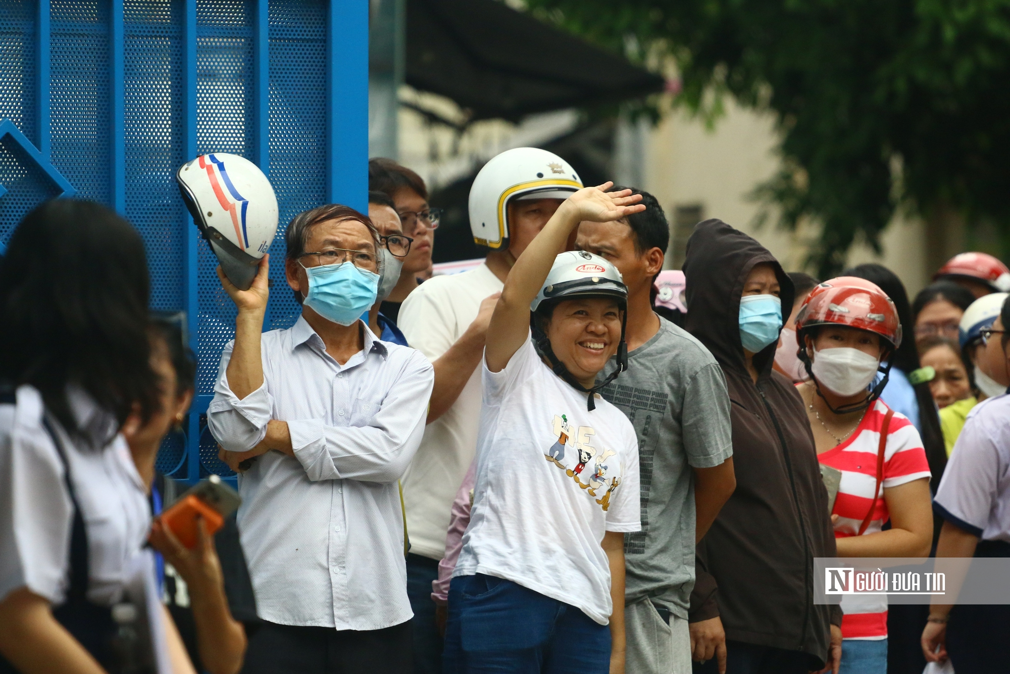 Tp.HCM: Thí sinh cười tươi rời phòng thi lớp 10, nhiều em tự tin đạt 8 điểm Văn- Ảnh 1. Tp.HCM: Thí sinh cười tươi rời phòng thi lớp 10, nhiều em tự tin đạt 8 điểm Văn- Ảnh 1.