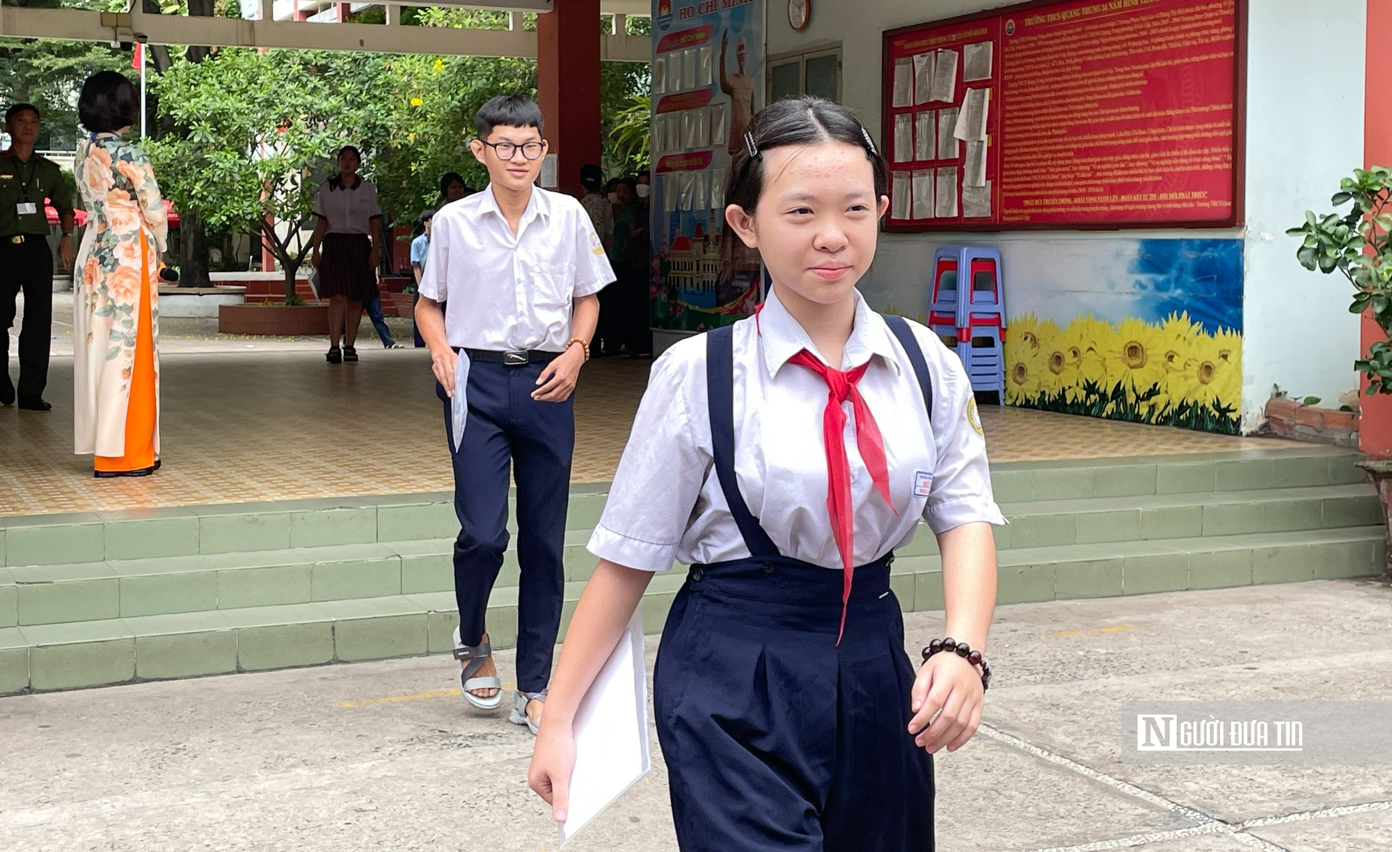 Tp.HCM: Thí sinh cười tươi rời phòng thi lớp 10, nhiều em tự tin đạt 8 điểm Văn- Ảnh 17. Tp.HCM: Thí sinh cười tươi rời phòng thi lớp 10, nhiều em tự tin đạt 8 điểm Văn- Ảnh 17.