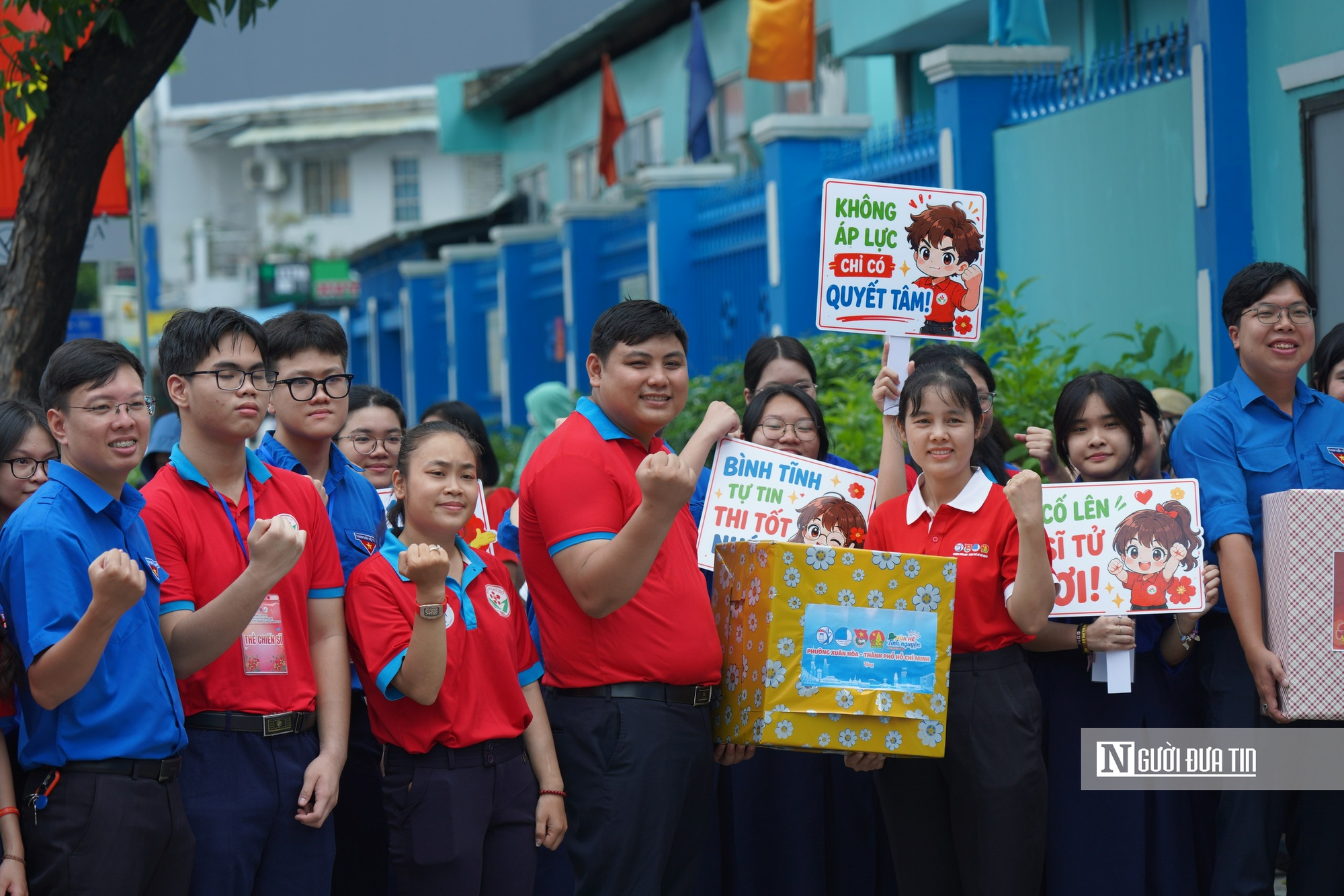 Tp.HCM: Thí sinh cười tươi rời phòng thi lớp 10, nhiều em tự tin đạt 8 điểm Văn- Ảnh 7. Tp.HCM: Thí sinh cười tươi rời phòng thi lớp 10, nhiều em tự tin đạt 8 điểm Văn- Ảnh 7.