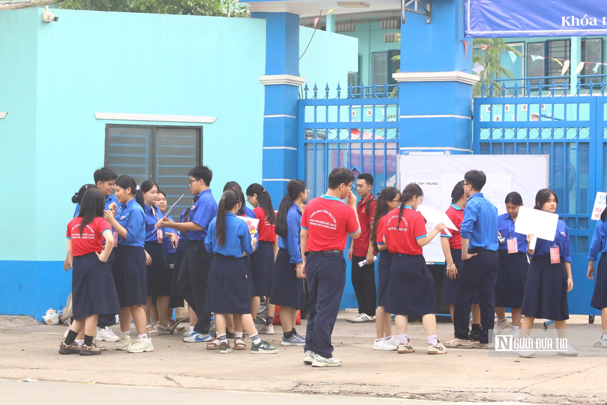 Tp.HCM: Thí sinh cười tươi rời phòng thi lớp 10, nhiều em tự tin đạt 8 điểm Văn- Ảnh 8. Tp.HCM: Thí sinh cười tươi rời phòng thi lớp 10, nhiều em tự tin đạt 8 điểm Văn- Ảnh 8.