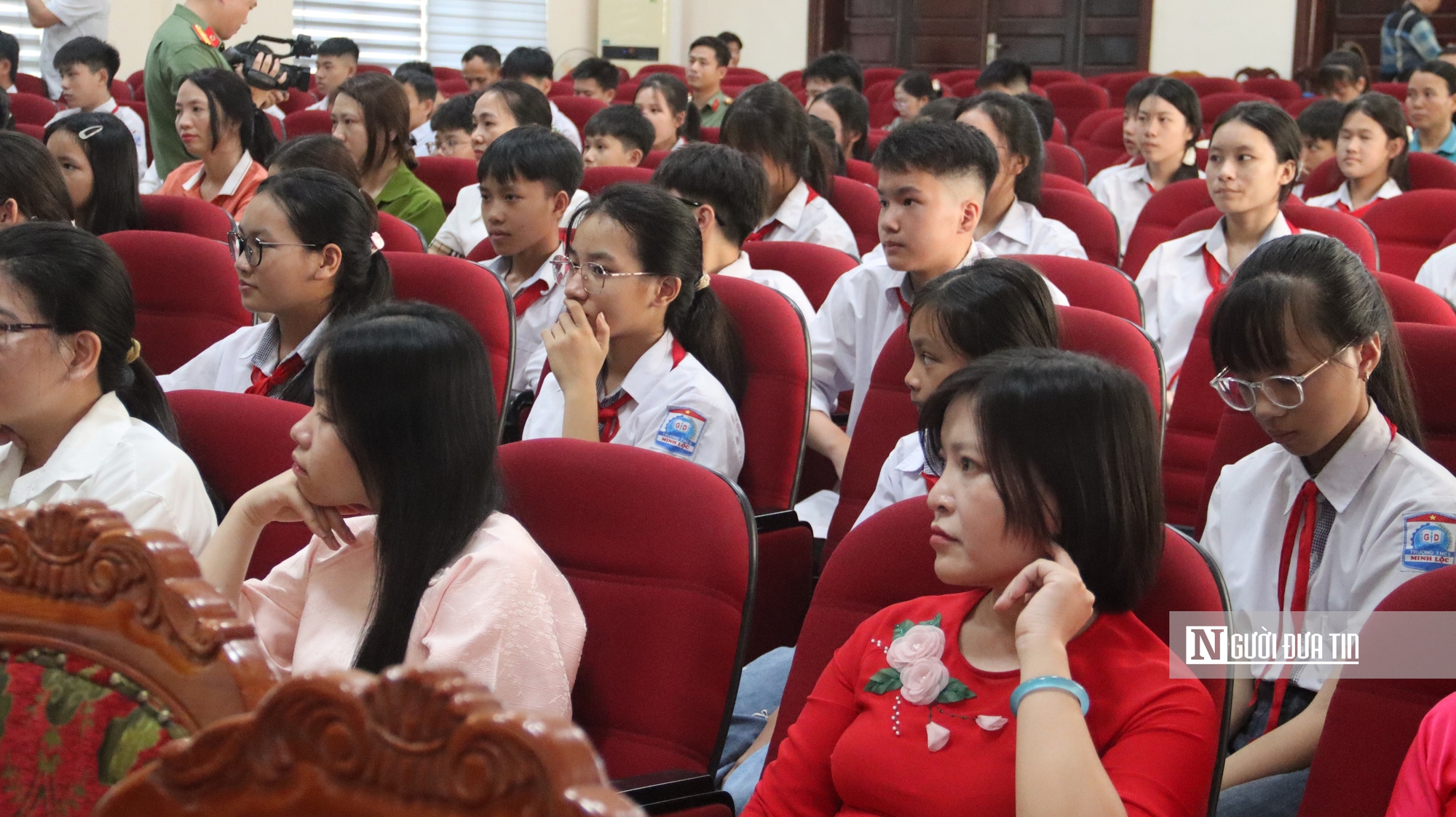 Lan tỏa văn hóa đọc từ những cuốn sách được trao tặng- Ảnh 3. Lan tỏa văn hóa đọc từ những cuốn sách được trao tặng- Ảnh 3.