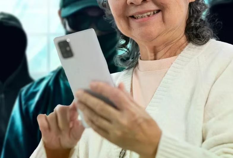 Cụ bà 80 tuổi 