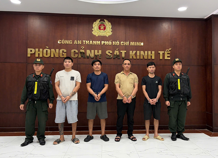 Khởi tố nhóm sản xuất hơn 1.000 tấn giá đỗ ngâm chất cấm, thu lợi bất chính 8 tỷ đồng- Ảnh 1.