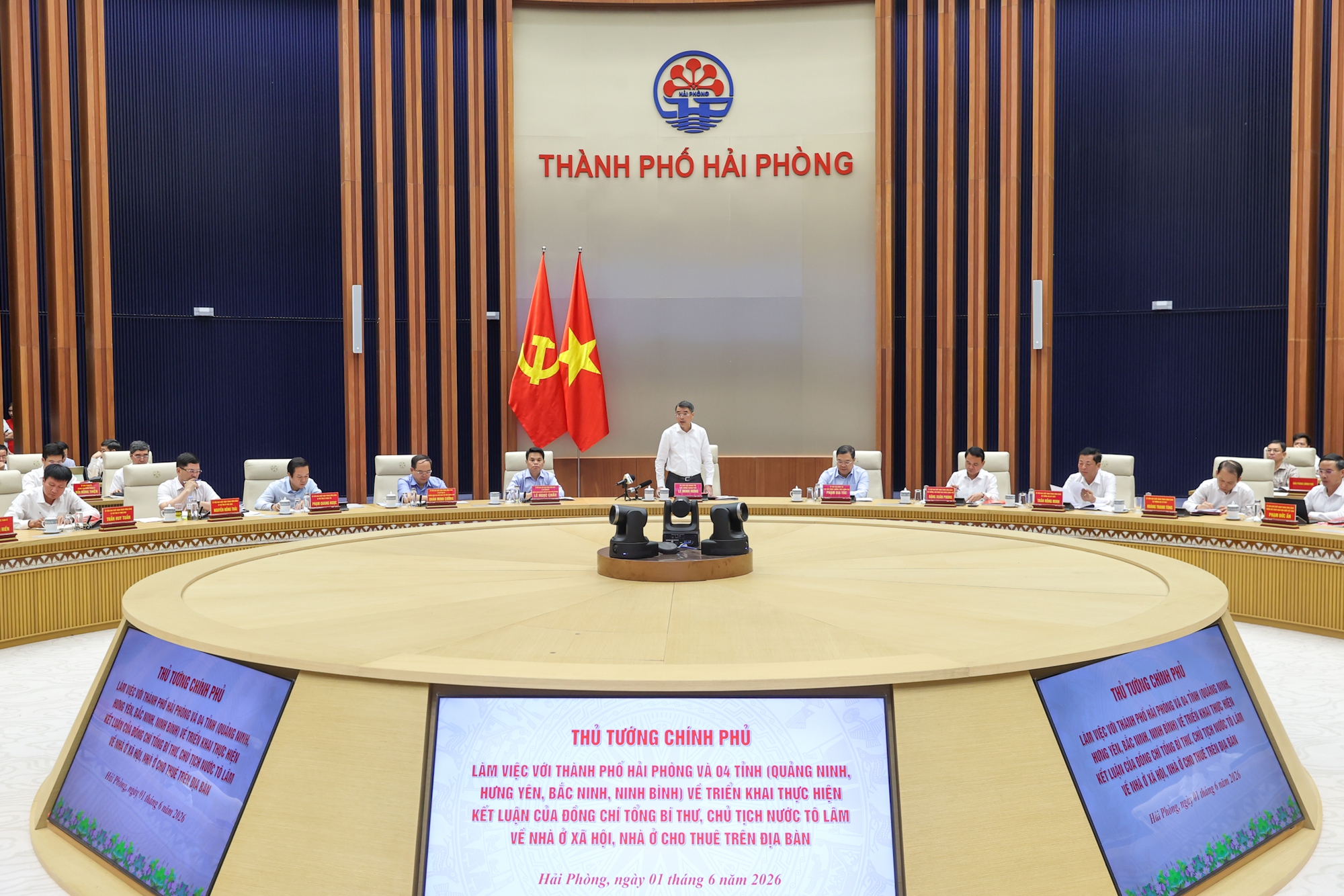 Thủ tướng yêu cầu 5 địa phương khởi công dự án nhà ở cho thuê trong tháng 6 - Ảnh 2.