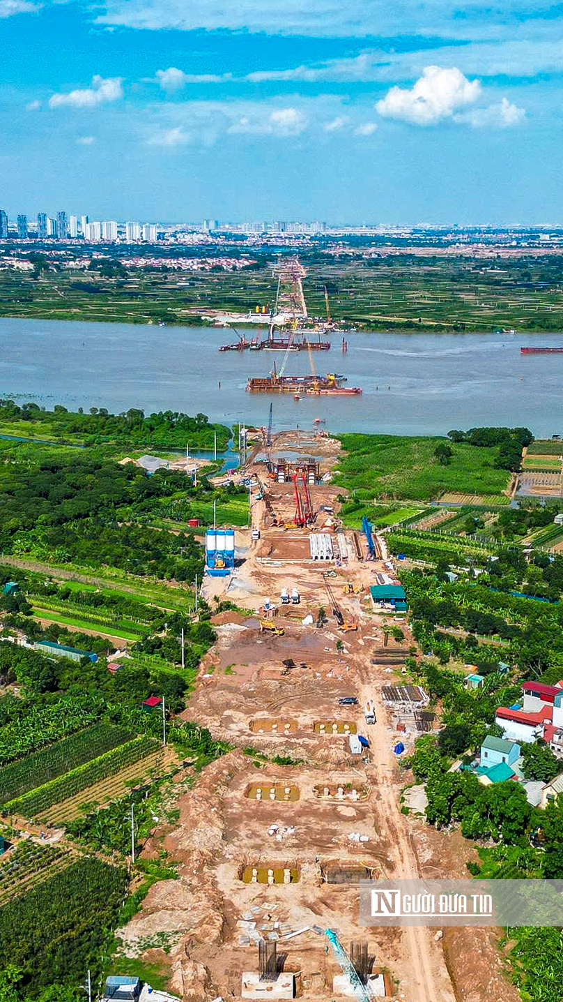 Hà Nội: Cận cảnh loạt trụ cầu vượt sông Hồng lộ diện- Ảnh 7. Hà Nội: Cận cảnh loạt trụ cầu vượt sông Hồng lộ diện- Ảnh 7.