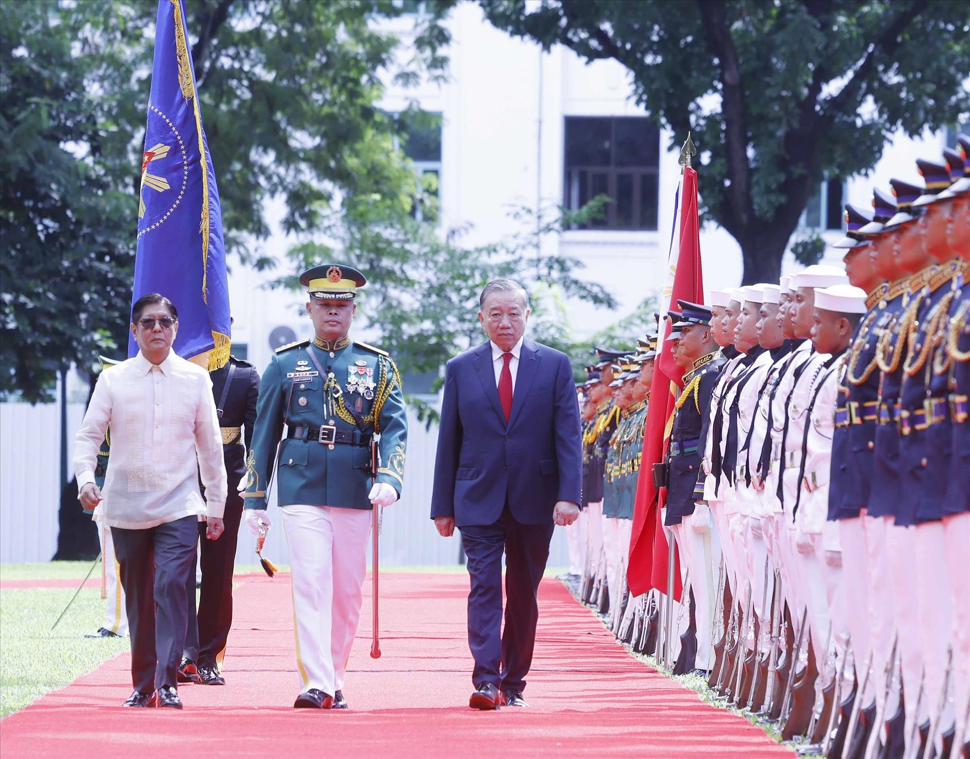 Philippines bắn 21 loạt đại bác chào mừng Tổng Bí thư, Chủ tịch nước Tô Lâm và Phu nhân - Ảnh 4.