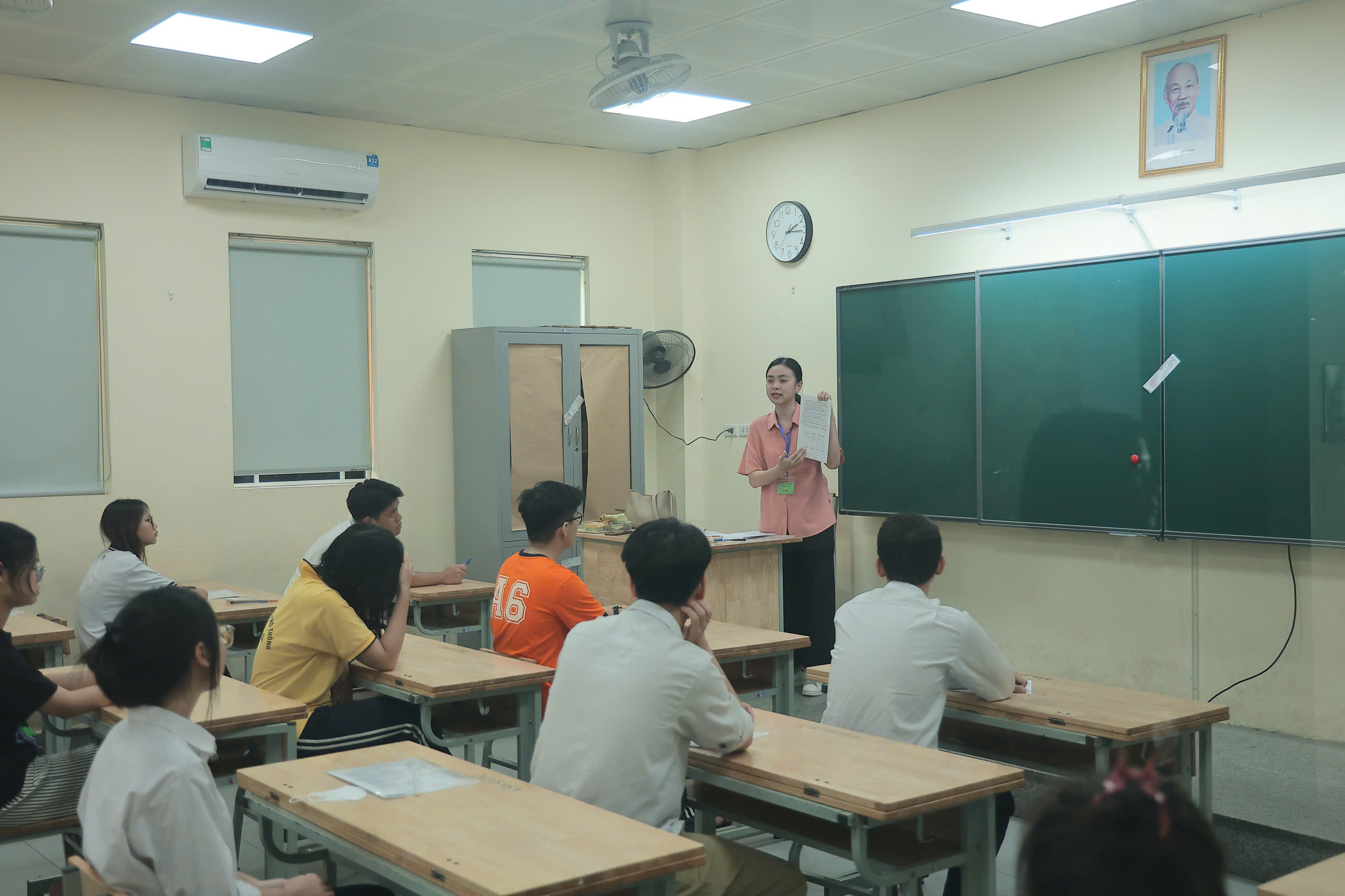 Hơn 1,22 triệu thí sinh trên cả nước bước vào kỳ thi tốt nghiệp THPT - Ảnh 6.