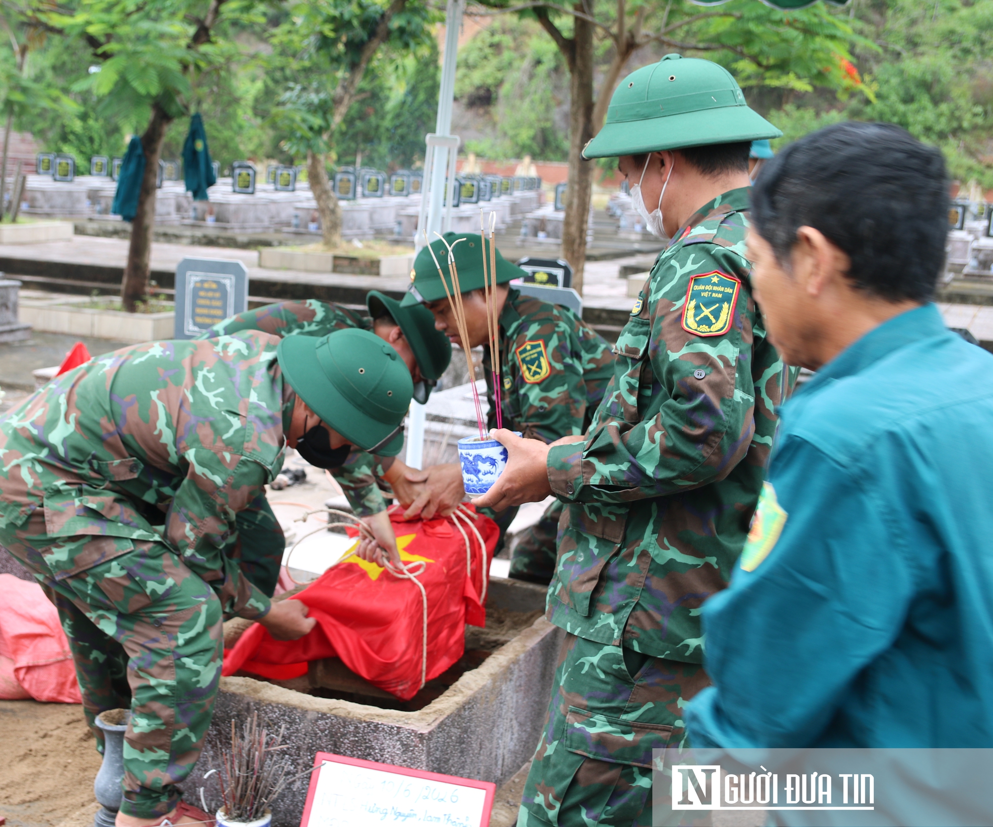 Kỳ công lấy mẫu giám định ADN, thắp lên hy vọng "trả lại tên" cho liệt sĩ- Ảnh 11. Kỳ công lấy mẫu giám định ADN, thắp lên hy vọng "trả lại tên" cho liệt sĩ- Ảnh 11.