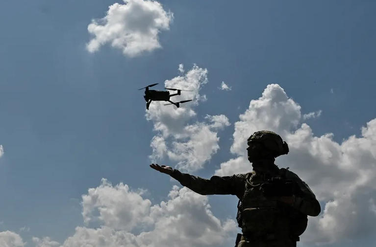 EU công bố gói trừng phạt mới, nhắm thẳng vào năng lực drone của Nga - Ảnh 1.