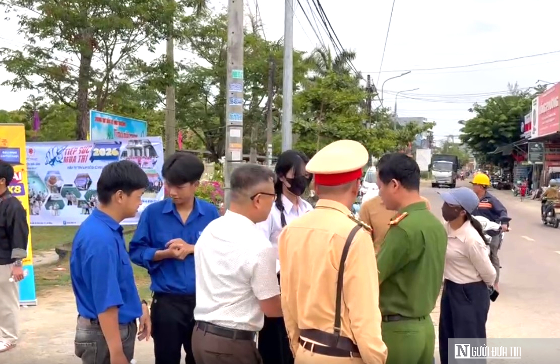 Đà Nẵng: Giữ an toàn từ cổng trường đến phòng thi, hỗ trợ thí sinh gặp sự cố những ngày "vượt vũ môn" - Ảnh 1.
