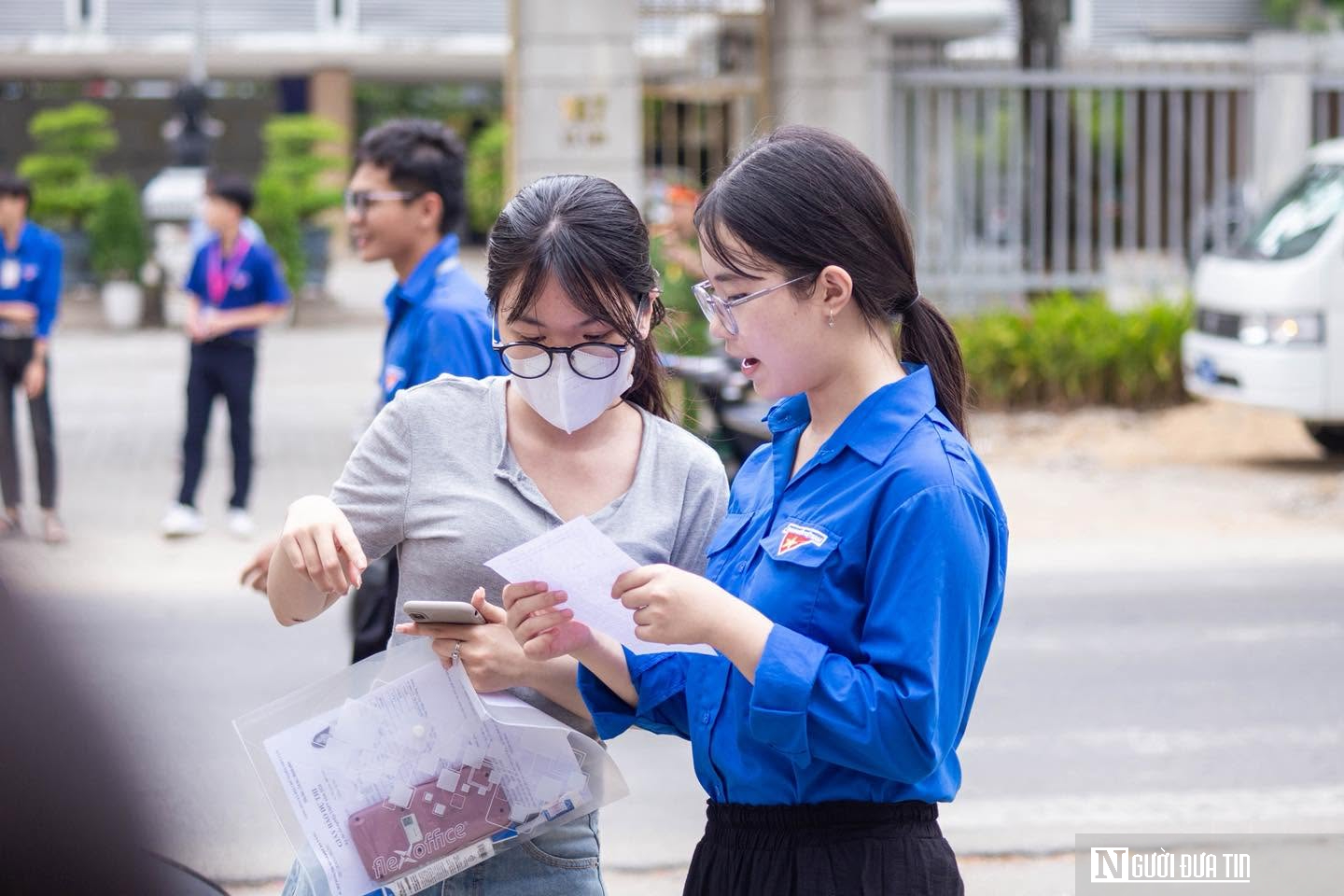 Đà Nẵng: Giữ an toàn từ cổng trường đến phòng thi, hỗ trợ thí sinh gặp sự cố những ngày "vượt vũ môn" - Ảnh 3.