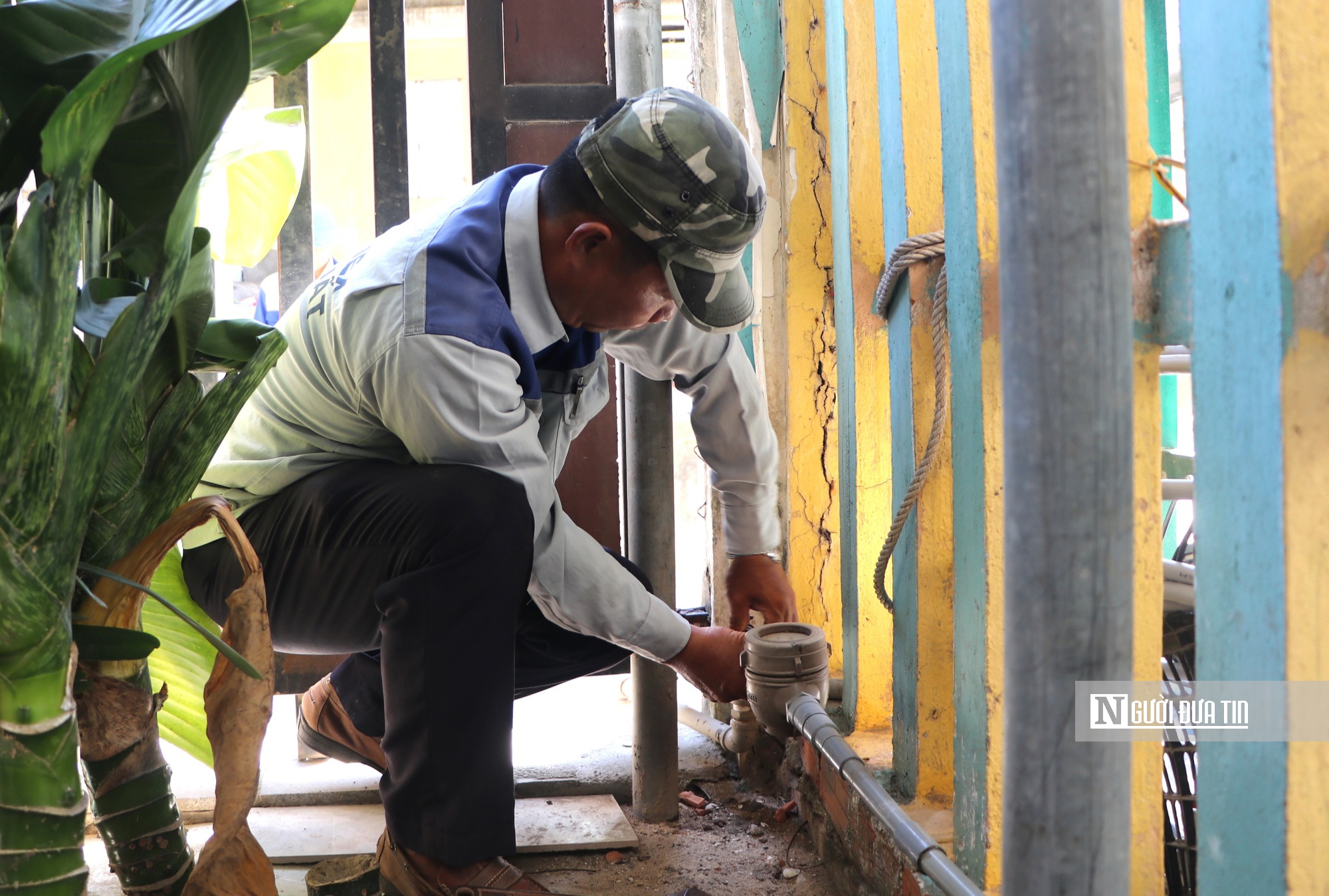 Quảng Ng&atilde;i: Nước ngầm nhiễm mặn, nước sạch "nhỏ giọt", người d&acirc;n mong sớm ho&agrave;n th&agrave;nh trạm tăng &aacute;p- Ảnh 4.