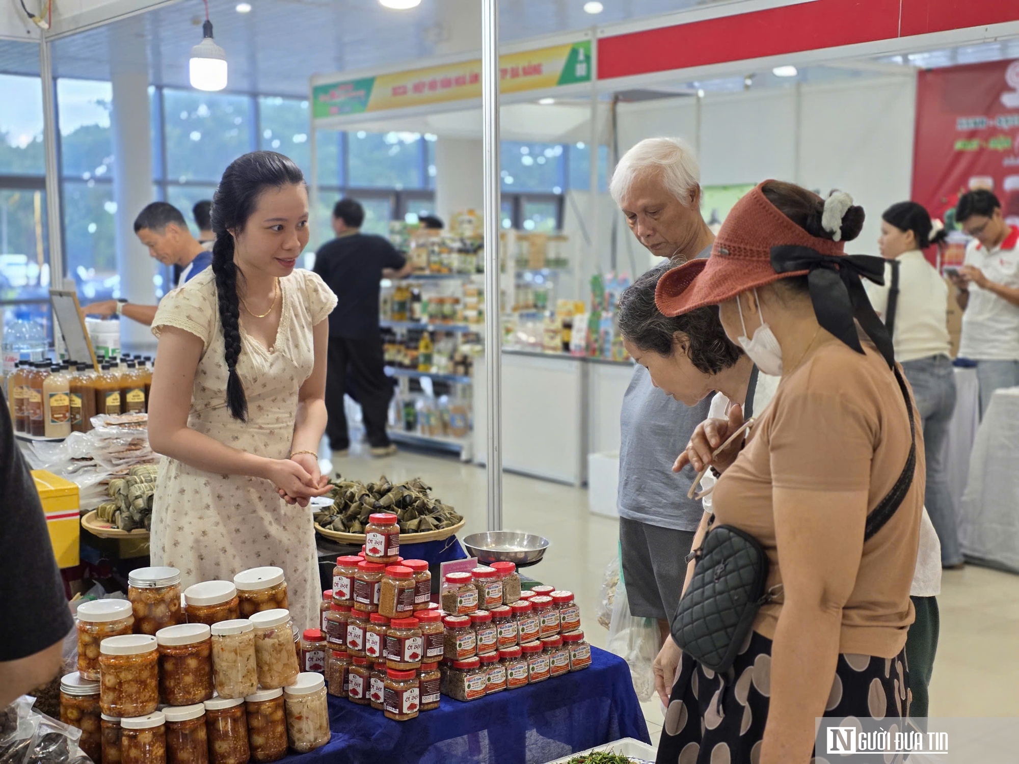 Hàng giá rẻ bủa vây trên 