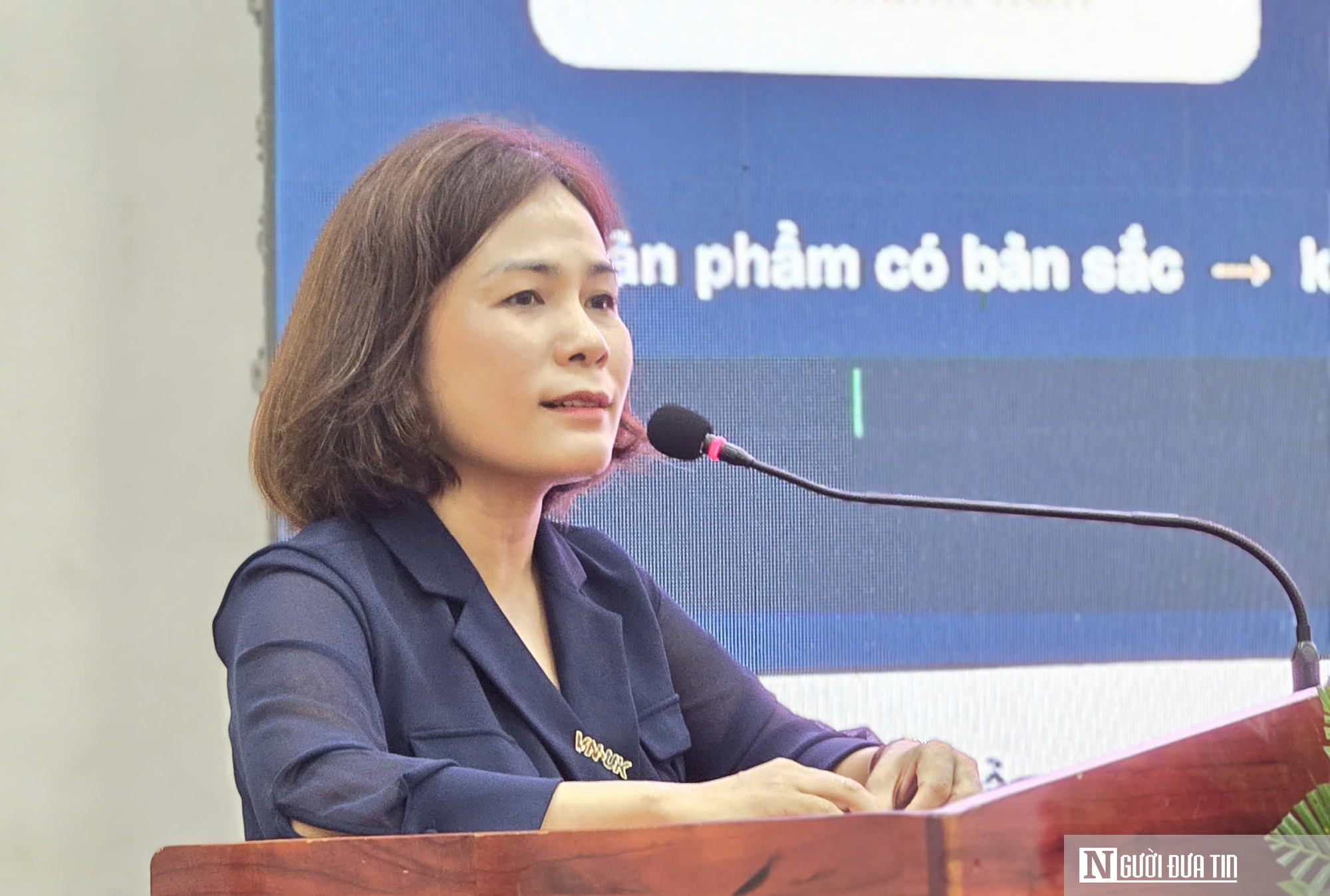 Hàng giá rẻ bủa vây trên 