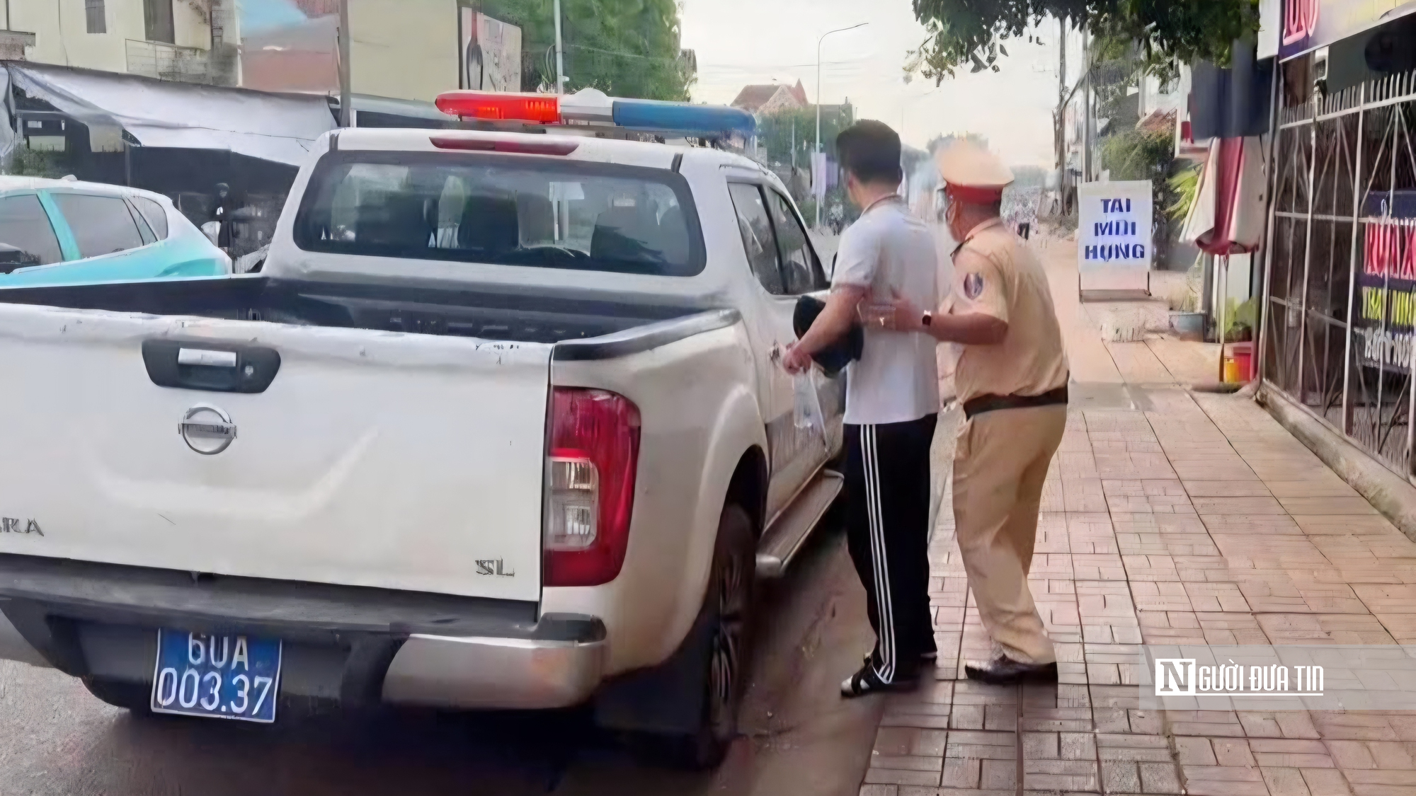 5km nghẹt thở đưa th&iacute; sinh kịp giờ thi tốt nghiệp của CSGT- Ảnh 1.