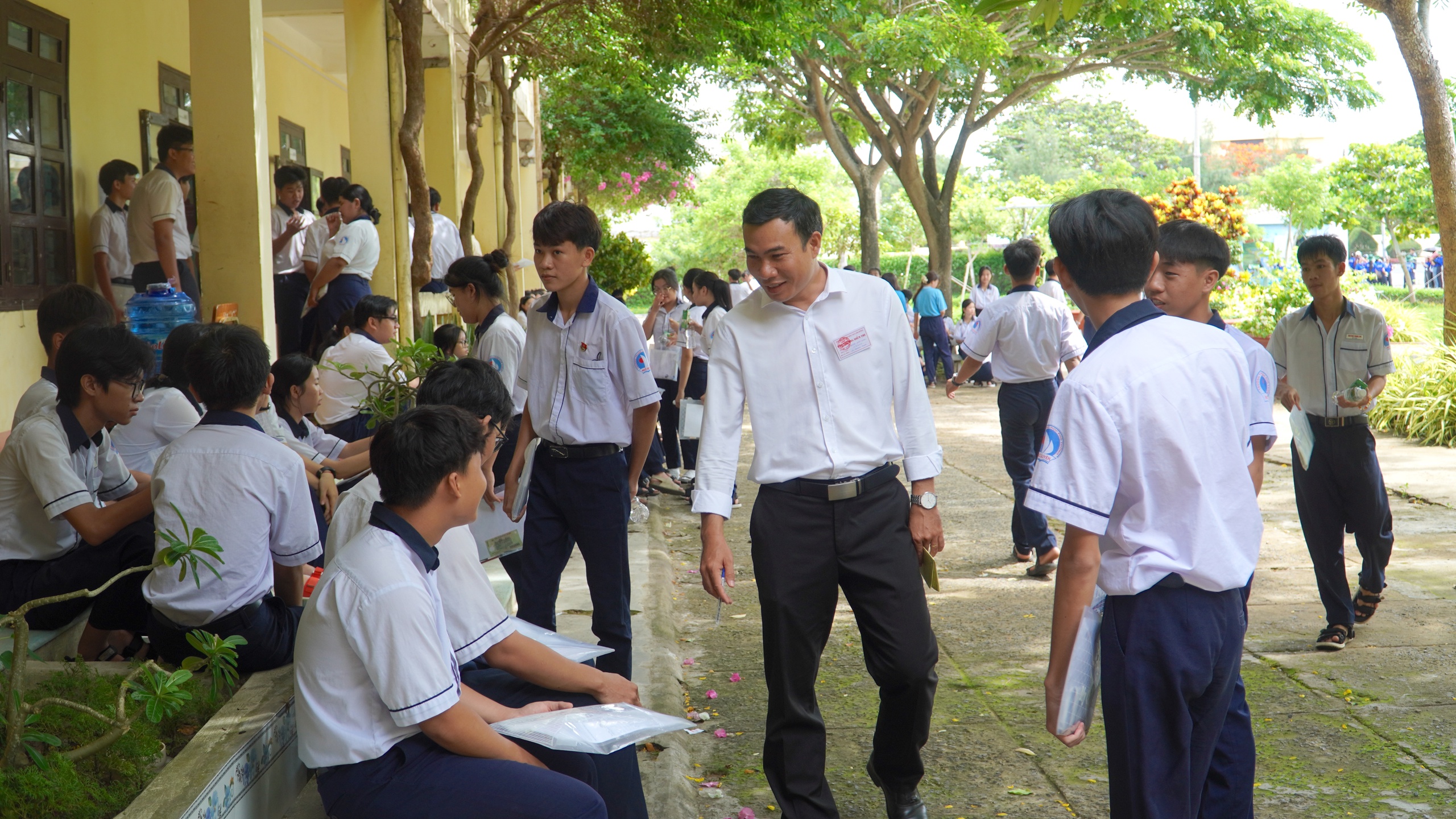 Điểm thi nơi đảo xa, 300 sĩ tử Đặc khu Phú Quý tự tin bước vào kỳ thi quan trọng - Ảnh 5.