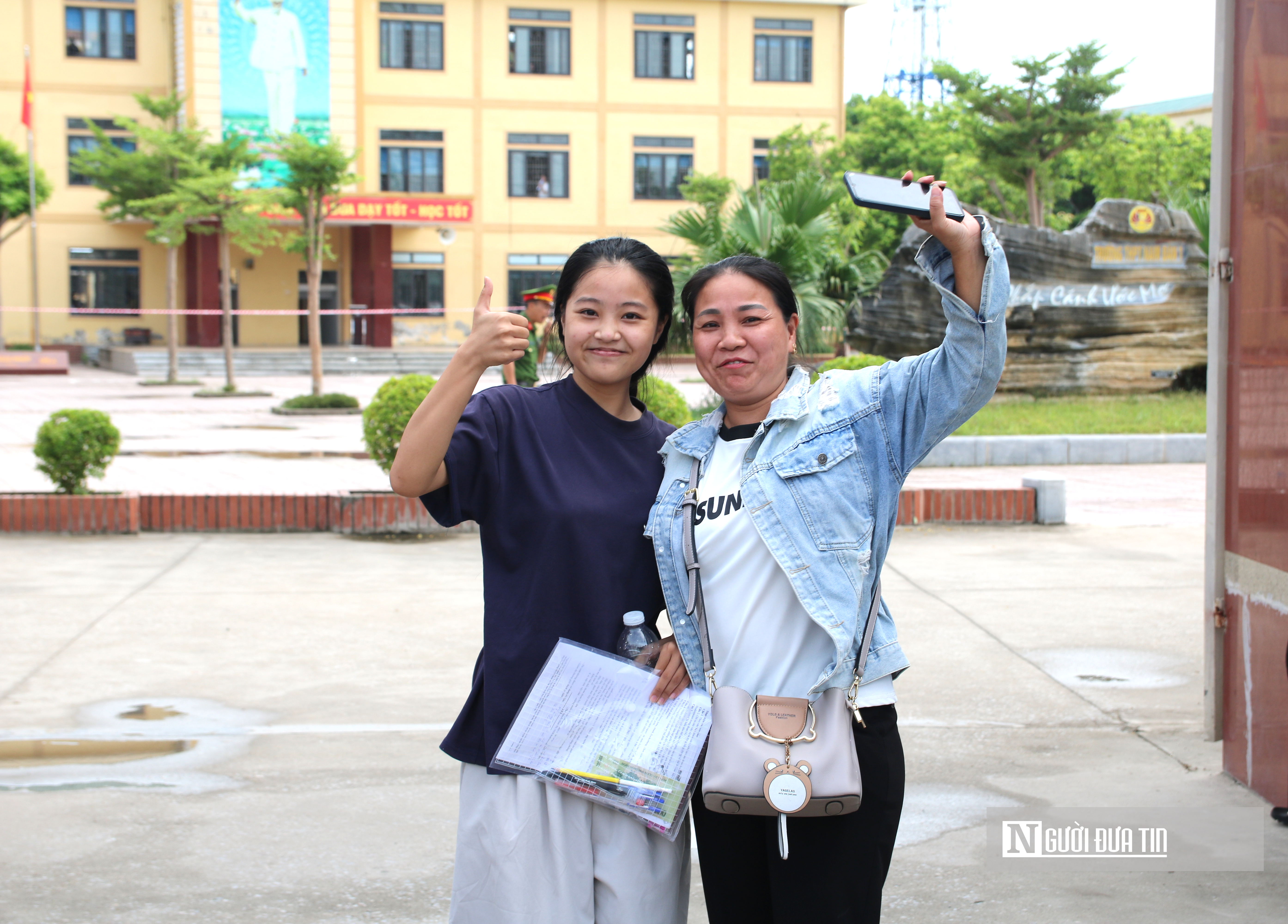 Thí sinh Nghệ An đánh giá đề Ngữ văn vừa sức, tự tin đạt điểm 8 - Ảnh 1.